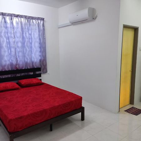 2Storey Asraf'S Homestay セリ・イスカンダル エクステリア 写真