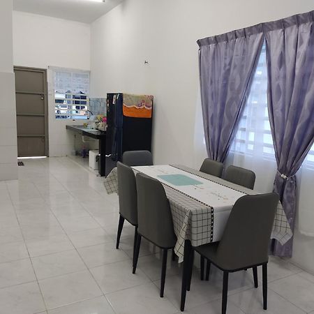 2Storey Asraf'S Homestay セリ・イスカンダル エクステリア 写真