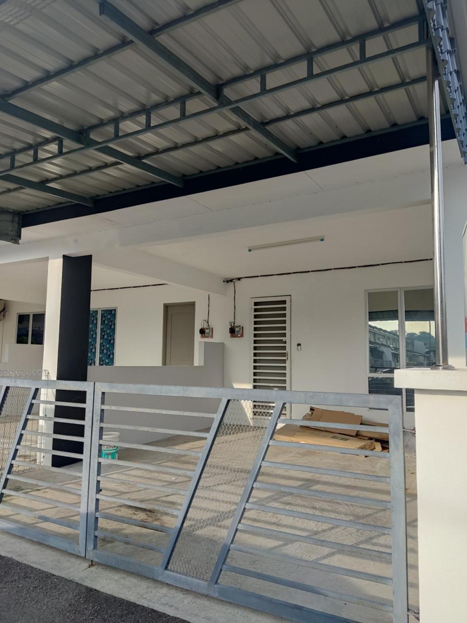 2Storey Asraf'S Homestay セリ・イスカンダル エクステリア 写真