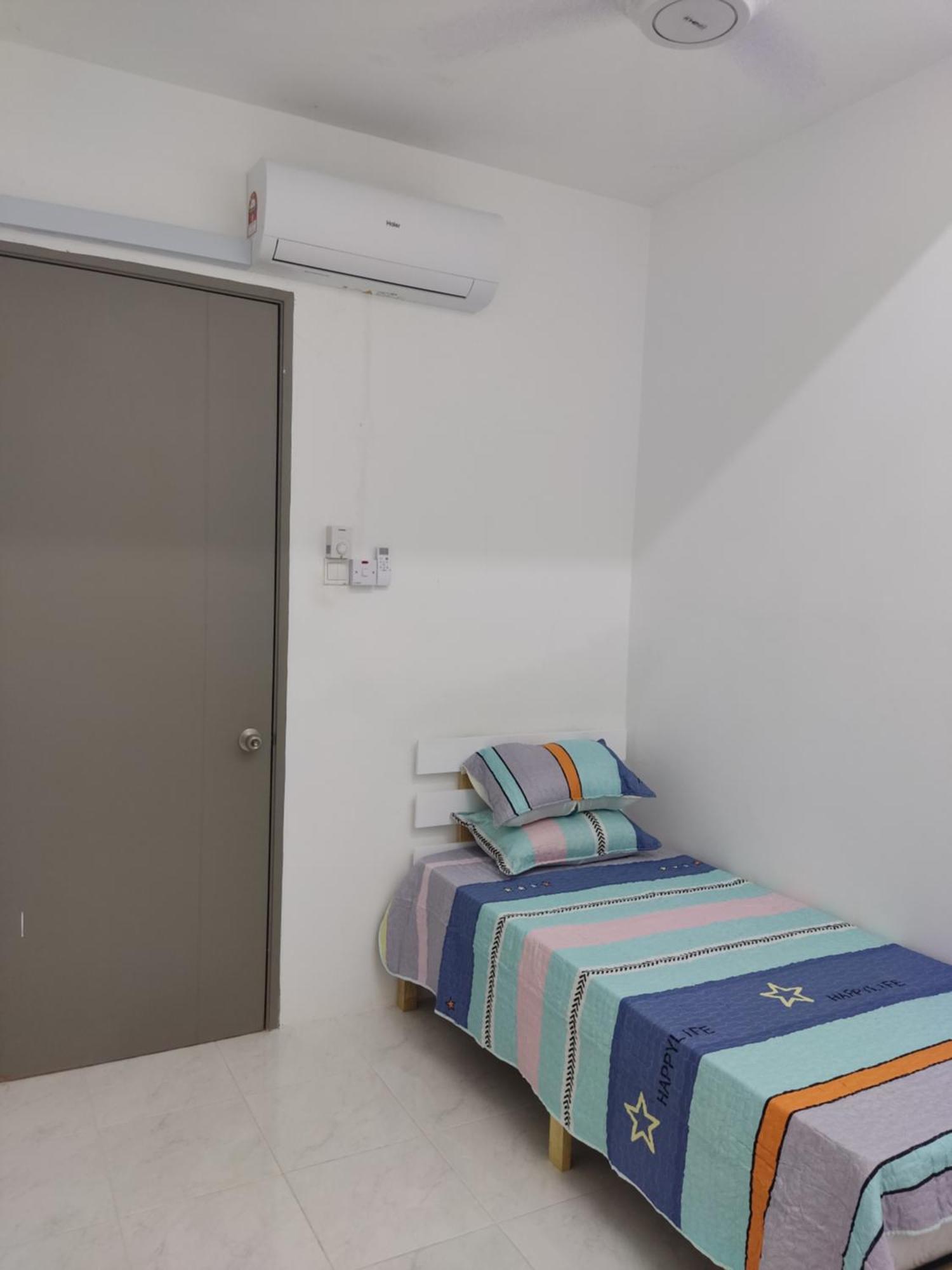 2Storey Asraf'S Homestay セリ・イスカンダル エクステリア 写真