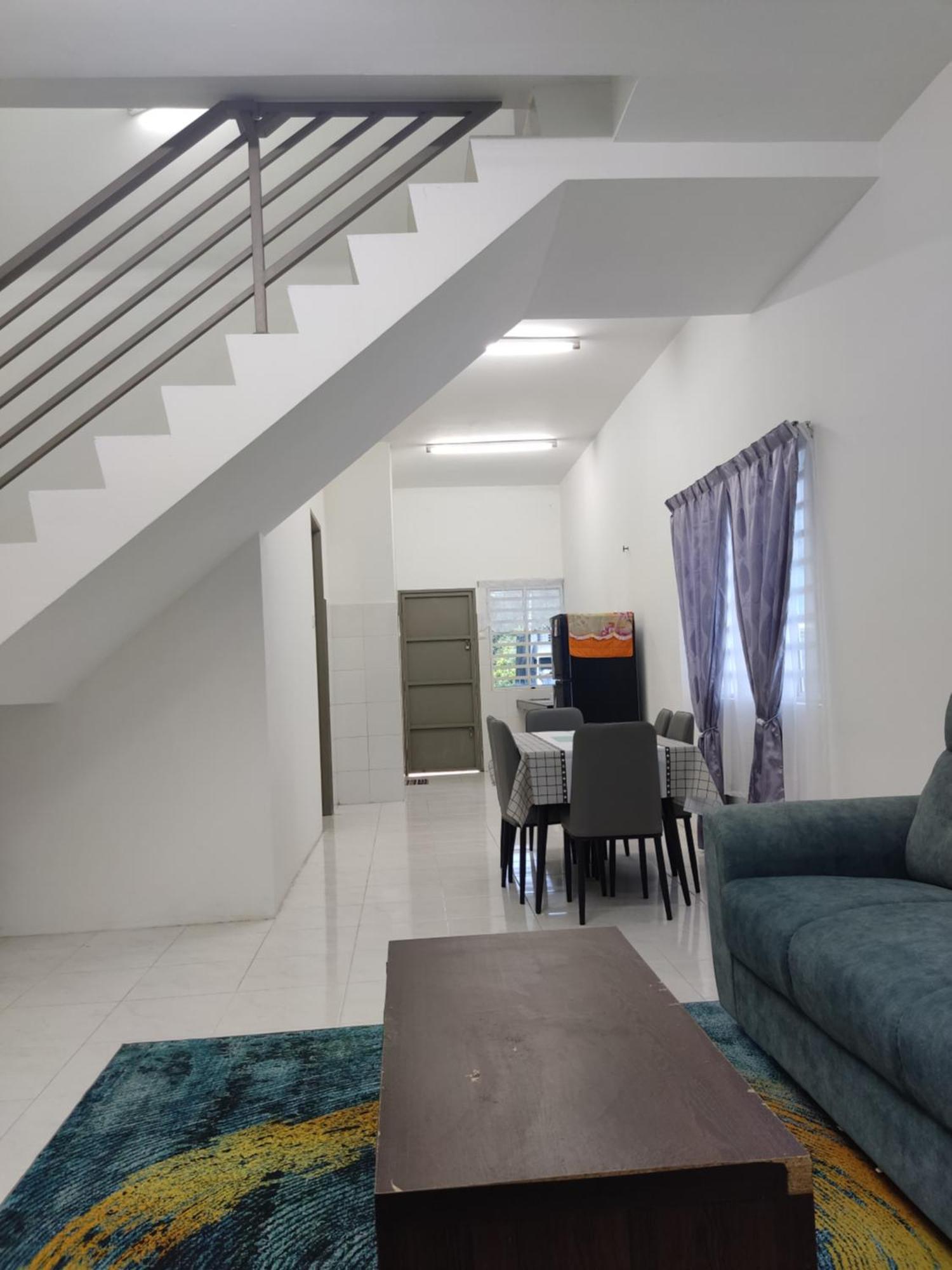 2Storey Asraf'S Homestay セリ・イスカンダル エクステリア 写真